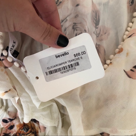 New Bevello Floral Romper - Picture 5 of 5